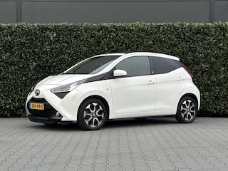 Toyota Aygo 1.0 VVT-i X-PLAY, TEAM-DEUTSCHLAND, OPEN DAK, NAVI, CAMERA, CLIMATE CONTROL, KEYLESS, LED, PDC, DAB, LICHTMETAAL 15"