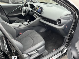 Toyota C-HR 2.0 Plug-in Hybrid 220 Black Edition | Navigatie | Apple CarPlay/Android auto | Achteruitrijcamera | Head-Up display | Elektrische achterklep