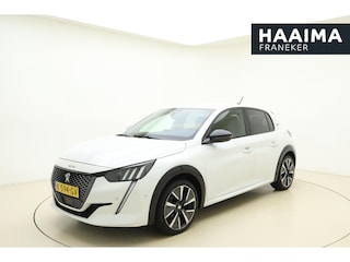 Peugeot 208 EV GT Pack 50 kWh 136pk | Navigatie | Climate Control | Stoelverwarming | Camera | Getinte ramen achter | Cruise Control | Lichtmetalen Velgen