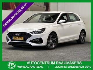 Hyundai i30 1.0 T-GDi MHEV COMFORT AUTOMAAT ACHTERUIT RIJ CAMERA APPLE CARPLAY NAVIGATIE LM 16 INCH CLIMA SCHAKELFLIPPERS  STUURBEDIENING, STOELVERWARMING ZEER MOOI !!