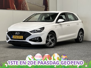 Hyundai i30 1.0 T-GDi MHEV COMFORT AUTOMAAT ACHTERUIT RIJ CAMERA APPLE CARPLAY NAVIGATIE LM 16 INCH CLIMA SCHAKELFLIPPERS  STUURBEDIENING, STOELVERWARMING ZEER MOOI !!