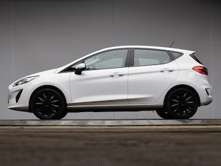 Ford Fiesta 1.1 Sport (APPLE CARPLAY,NAVI,LED,CRUISE,BLACK/WHITE EDITION,LANE ASSIST,SPORTSTOELEN,NETTE STAAT)