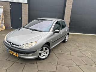 Peugeot 206 1.4-16V Gentry Premium|Airco| 5 Drs|AUX/USB|verstralers voor|All-Season