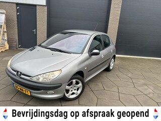 Peugeot 206 1.4-16V Gentry Premium|Airco| 5 Drs|AUX/USB|verstralers voor|All-Season