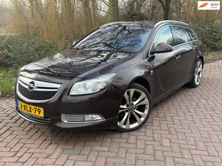 Opel Insignia Sports Tourer 1.6 T Cosmo opc uitgevoerd bijna alle optie's 180 pk 2 Eig. Leer Navi,Panodak,20 "lm enz enz.