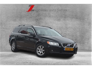 Volvo V70 2.5T Momentum Nederlandse auto 5 cilinder met oa leren bekleding navigatie pdc trekhaak cv ecc cruise control