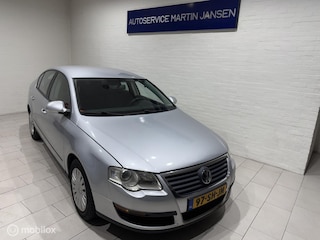 Volkswagen Passat 1.6 FSI Trendline Navi