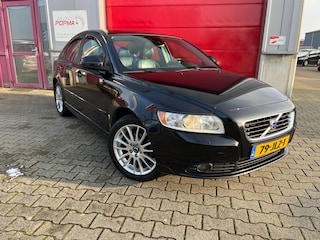 Volvo S40 1.8 125pk Edition II / Leer / Trekhaak / 17"LM / Cruise control / Bluetooth / Neerklapb. a bank / Origineel NL auto