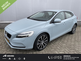 Volvo V40 2.0 T3 Momentum / Navigatie / Trekhaak / Cruise Control / Led Verlichting / 18 Inch LMV / Climate Control / Parkeersensoren / Verwarmde Stoelen / Telefoon / Compleet Dealer Onderhouden.