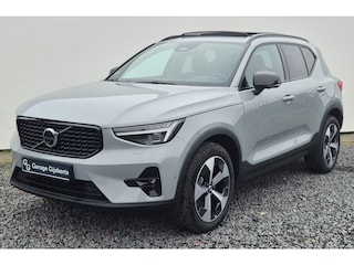 Volvo XC40 2.0 B4 Ultra Dark MY 2026 - 19” Wielen - Panoramadak -  Harman Kardon Audio - Lighting - 360 Cam - Climate - Privacy Glass – R980 Interieur – voorruit verwarming – Power seats met memory