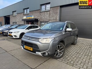 Mitsubishi Outlander 2.0 PHEV Instyle X-Line | 2E EIGENAAR | 12MND GARANTIE | SCHUIFDAK | TREKHAAK | NAVI | CAMERA |