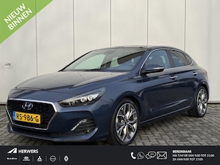 Hyundai i30 Fastback 1.4 T-GDI Premium / Lederen Bekleding / Panorama Dak / Trekhaak / 18" met all season / Navigatie / Electrisch verstelbare bestuurderstoel met geheugen /