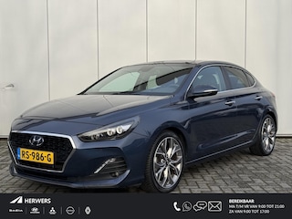 Hyundai i30 Fastback 1.4 T-GDI Premium / Lederen Bekleding / Panorama Dak / Trekhaak / 18" met all season / Navigatie / Electrisch verstelbare bestuurderstoel met geheugen /