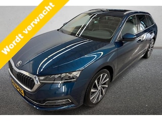 Skoda Octavia Combi 1.5 e-TSI DSG Business Edition Plus Navigatie Trekhaak Panoramadak Camera Alcantara  ACC Dab Stoelverwarming Keyless Carplay 18 Inch Velgen Extra Getint Glas Chroom Rails Led Koplampen NL Auto 1e Eigenaar Super compleet !