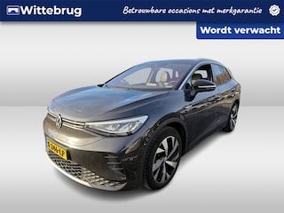Volkswagen ID.4 First 204pk 77 kWh / Navigatie / Camera / App-Connect / Stuur & Stoelverwarming / Parkeersensoren Voor & Achter / 20" LMV