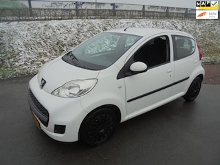 Peugeot 107 1.0 benzine 5 deurs airco 136.000km