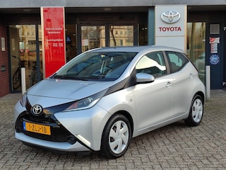 Toyota Aygo X-PLAY AUTOMAAT CAMERA AIRCO BLUETOOTH EL-RAMEN/SPIEGELS LAGE KM! NL-AUTO