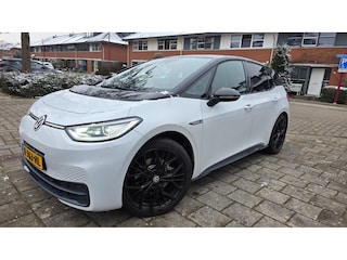 Volkswagen ID.3 First Plus Edition 58 kWh | Matrix LED | Afneembare Trekhaak | PDC V+A en Camera | Warmtepomp | 20 inch LM | Keyless Entry / Start | Stoel + Stuurverwarming |