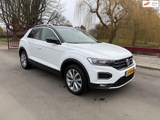 Volkswagen T-Roc 1.5 TSI Sport Business AUTOMAAT / PANO / ACC / LINE ASSIST / CAMERA / LED / ELEK KLEP / TREKHAAK / LM VELGEN
