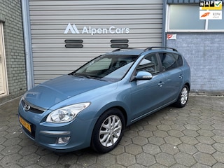 Hyundai i30 CW 1.6i Style Airco / Half leder / Trekhaak / PDC / LMV / APK 01-2027