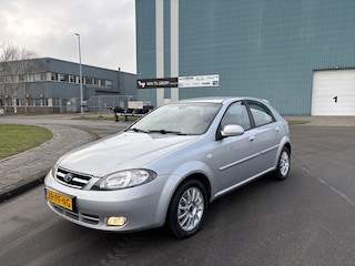 Daewoo Lacetti 1.8-16V Class 125 PK. Origineel slechts 73.000 KM !!! Rijdt helemaal nieuw !! Distributieriem en waterpomp recent vervangen !