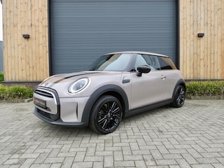 Mini Cooper 1.5 Classic automaat *Carplay *Cruise *Unieke kleur
