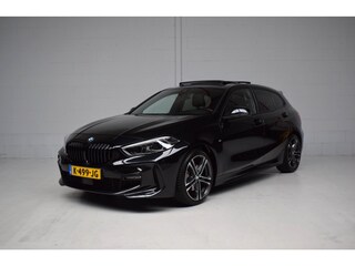 BMW 118i AUT M-SPORT 5-DRS ORG.NED / PANORAMADAK / LEER / CARPLAY / SFEERVERLICHTING / NAP / LED