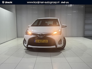 Toyota Yaris 1.3 VVT-i Comfort | Navigatie systeem | Lichtmetalen velgen met all season banden | Leuke auto |