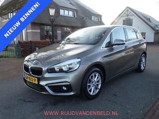 BMW 2-serie Tourer 218i NAVIGATIE / TREKHAAK / PDC / BLUETOOTH / NL-AUTO
