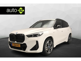 BMW iX1 xDrive30 M-sportpakket / Panoramadak / Trekhaak / Sportstoelen / LED / Park assist / Head-up / Harman-Kardon