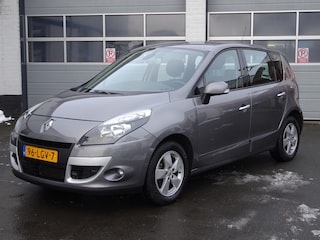 Renault Scénic 2.0 Dynamique Automatische airco, navigatie, licht metalen velgen, cruise controle, parkeersensoren, automaat, enz.