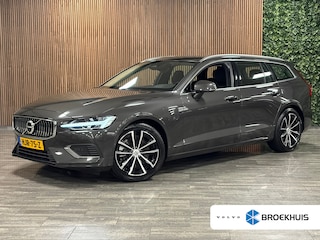 Volvo V60 T6 AWD Recharge Essential T6 AWD Recharge Essential | Trekhaak | All Season banden | Lederen bekleding | Adaptieve Cruise Control | Stoelverwarming voor+achter | Stuurwielverwarming | Parkeercamera | 350pk | Pilot Assist | BLIS Dode Hoek Detectie | 18 Inch | Google Infotainment | DAB Radio | Apple Carplay/Android Auto | Parkeersensoren voor+achter | Automatisch dimmende binnen en buitenspiegels | Elektrisch verstelbare lendesteunen | Volvo On Call met mobiele App functie | Platinum Grey Metallic |