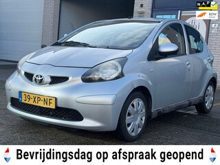 Toyota Aygo 1.0-12V +/ 5drs/nap/1jaar apk/ airco/ EL-ramen/ zeer nette auto.