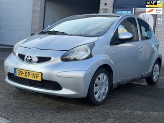 Toyota Aygo 1.0-12V +/ 5drs/nap/1jaar apk/ airco/ EL-ramen/ zeer nette auto.