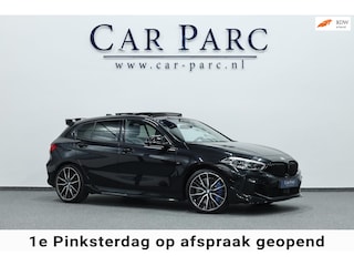 BMW M135i xDrive 306+PK M-PERFORMANCE/LED/VIRTUAL/SFEER/PANO/LEER+S.VERWARMING/CAM/LMV/ACC/ECC/12 MND GARANTIE!
