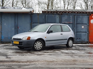 Toyota Starlet 1.3-16V Black | Stuurbekrachtiging | Rijd Top | Handgeschakeld