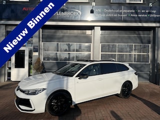 Volkswagen Passat Variant 1.5 eHybrid R-Line Edition | 272 Pk AutomaatMatrix LED | Panoramadak | Head-Up | Black Style | Trekhaak | 18" | 40.050 Km!!