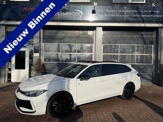Volkswagen Passat Variant 1.5 eHybrid R-Line Edition | 272 Pk AutomaatMatrix LED | Panoramadak | Head-Up | Black Style | Trekhaak | 18" | 40.050 Km!!