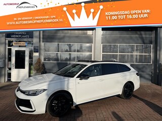 Volkswagen Passat Variant 1.5 eHybrid R-Line Edition | 272 Pk AutomaatMatrix LED | Panoramadak | Head-Up | Black Style | Trekhaak | 18" | 40.050 Km!!