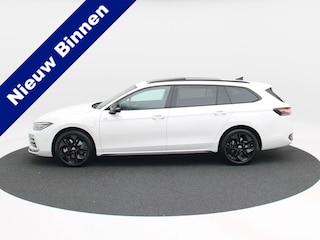 Volkswagen Passat Variant 1.5 eHybrid R-Line Edition | 272 Pk AutomaatMatrix LED | Panoramadak | Head-Up | Black Style | Trekhaak | 18" | 40.050 Km!!