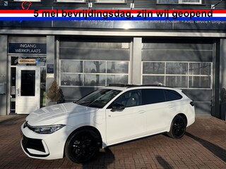 Volkswagen Passat Variant 1.5 eHybrid R-Line Edition | 272 Pk AutomaatMatrix LED | Panoramadak | Head-Up | Black Style | Trekhaak | 18" | 40.050 Km!!