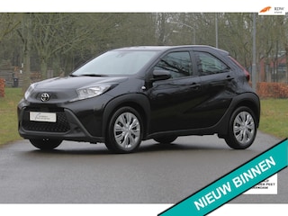 Toyota Aygo 1.0 VVT-i MT Play / Van 1e eigenaar / Achteruitrijcamera / Cruise control / Apple car play / All season banden