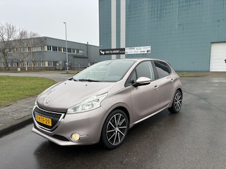 Peugeot 208 1.2 VTi Sport-Limited 5-Deurs 82 PK. Distributieriem net vervangen !!!