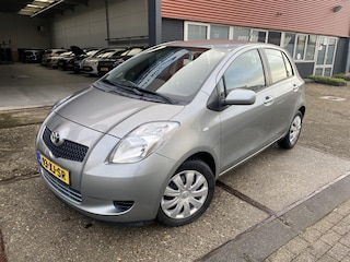 Toyota Yaris 1.3 VVTi Sol MMT 5 Deurs HB | Automaat | Airco | Centrale vergrendeling | All-Season Banden | Elektrisch bediende portier ramen voor |  Parkeersensoren achter | Radio/CD | Zeer nette en goed onderhouden auto | NAP |
