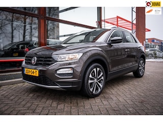 Volkswagen T-Roc 1.5 TSI Sport Business R | Leder | Stoelverwarming | Carplay | Adaptieve cruise | Elek. achterklep |