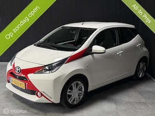 Toyota Aygo 1.0 VVT-i x-wave - Navi - Dealer onderhouden -