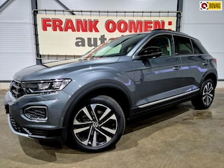 Volkswagen T-Roc 1.5 TSI 150PK United + Dealer OH|Panorama|Keyless|Park Assist|Dodehoek|Camera|LED|DAB|Apple|Android|Verw.stoelen
