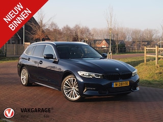 BMW 3-serie Touring 318i Business Edition | Camera | Trekhaak | Sfeerverlichting | Apple Carplay | Automaat |