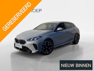 BMW 120i 170 pk Automaat M-Sportpakket - 18 inch M lichtmetalen velgen - Navigatie - Stuurwielverwarming
