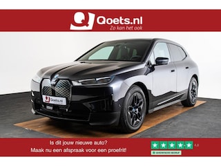 BMW iX xDrive40 Executive 77 kWh Trekhaak - Panoramadak - Driving/Parking Assistant Professional - Luchtvering - Comfort Access - Soft close - Getinte Ruiten - Hemelbekleding in Anthrazit -